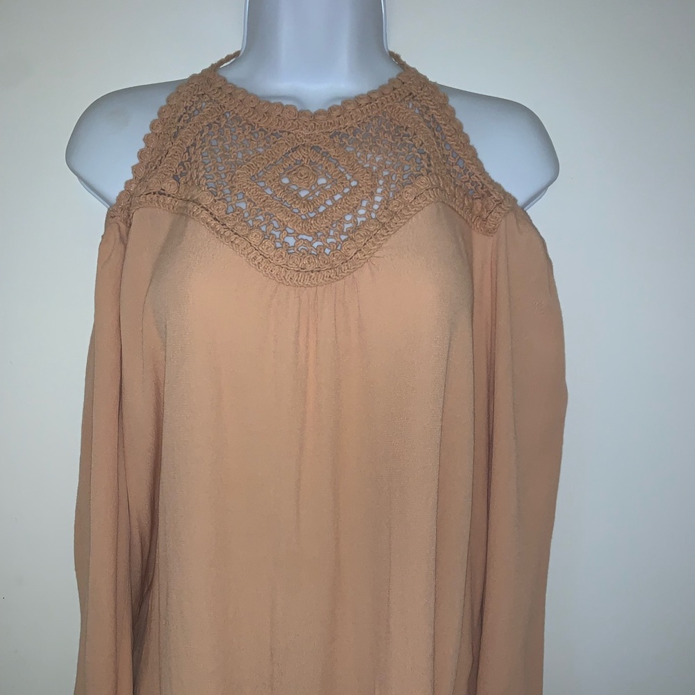VENUS off-shoulder halter top w/ wide, flowy sleeves. Size M.